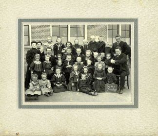 Schoolfoto Bijz. School Hantumhuizen   II  1909