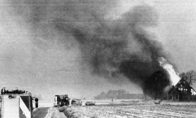 uitslaande brand legt boerderij in as   1997
